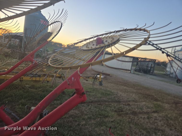 image for item DW1853 2007 Tonutte RCS8 hay rake