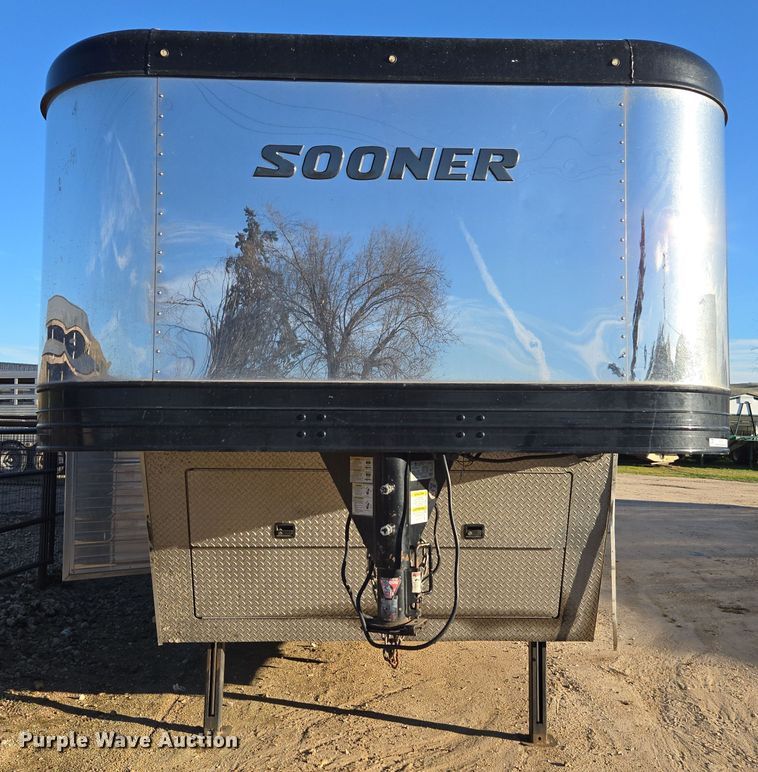image for item DY6973 2018 Sooner  Universal Trailers horse trailer