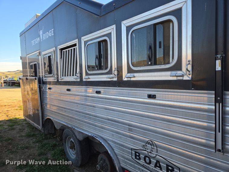 image for item DY6973 2018 Sooner  Universal Trailers horse trailer