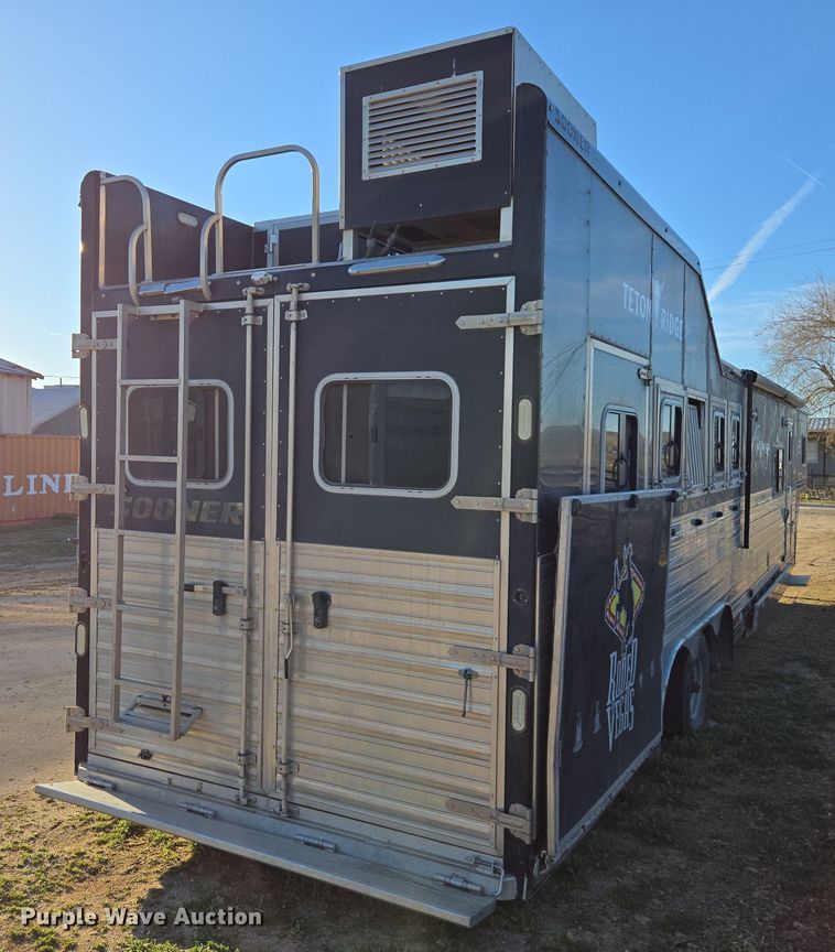 image for item DY6973 2018 Sooner  Universal Trailers horse trailer