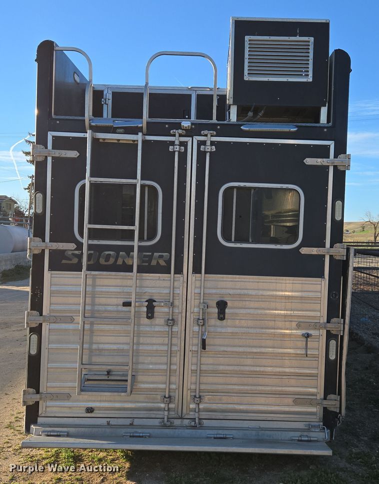 image for item DY6973 2018 Sooner  Universal Trailers horse trailer