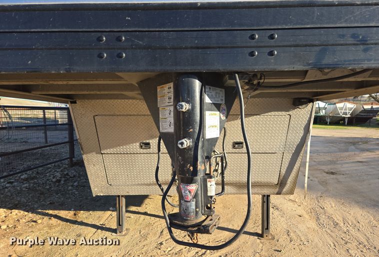 image for item DY6973 2018 Sooner  Universal Trailers horse trailer