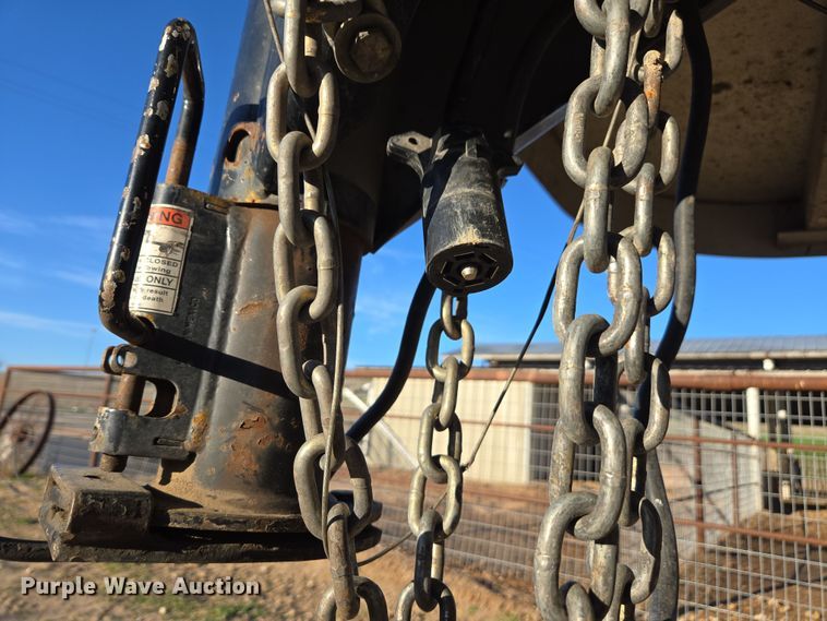 image for item DY6973 2018 Sooner  Universal Trailers horse trailer