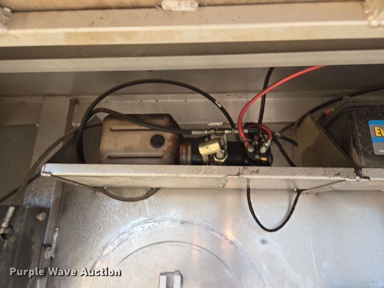 image for item DY6973 2018 Sooner  Universal Trailers horse trailer