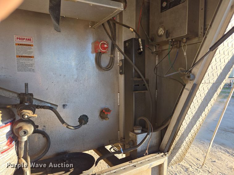 image for item DY6973 2018 Sooner  Universal Trailers horse trailer