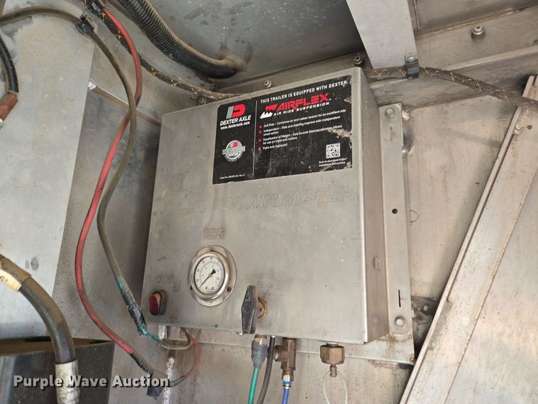 image for item DY6973 2018 Sooner  Universal Trailers horse trailer