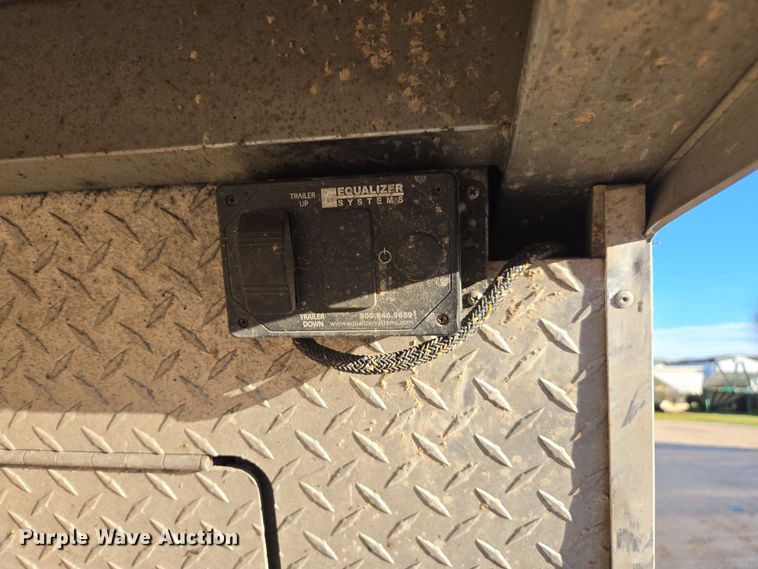 image for item DY6973 2018 Sooner  Universal Trailers horse trailer