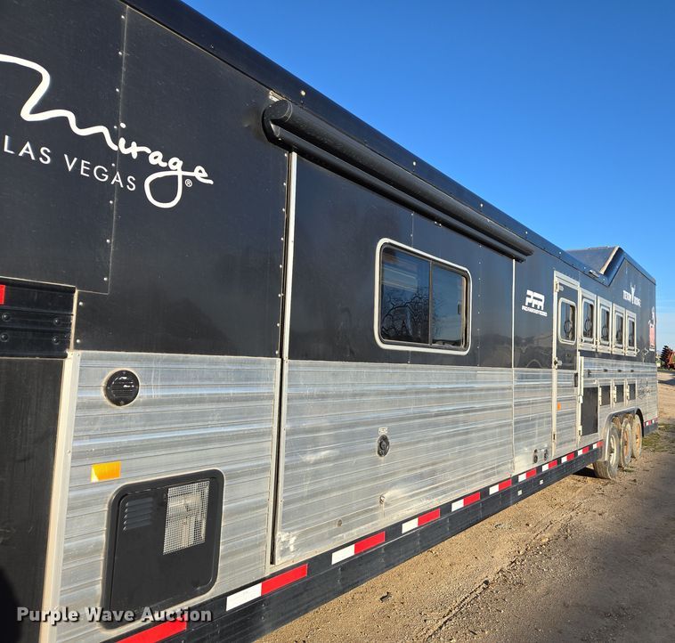 image for item DY6973 2018 Sooner  Universal Trailers horse trailer