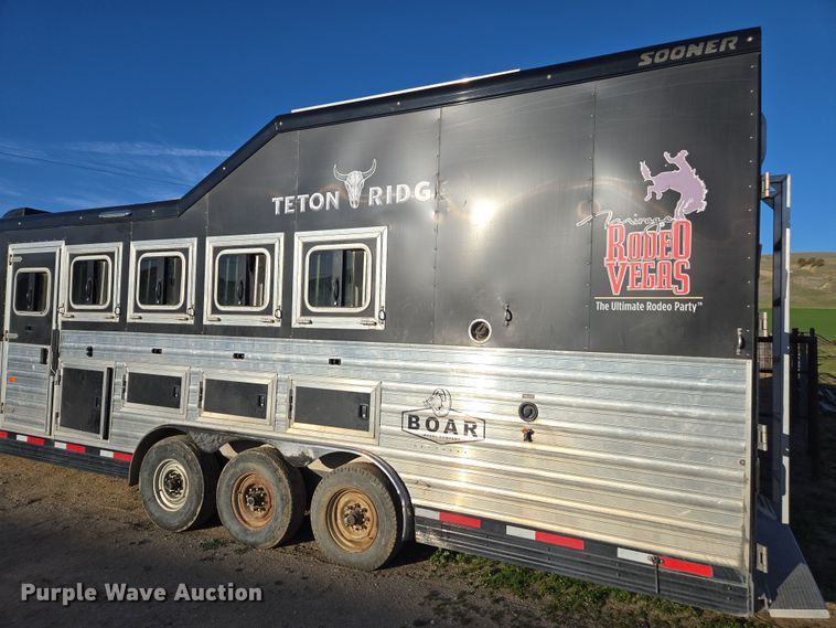 image for item DY6973 2018 Sooner  Universal Trailers horse trailer