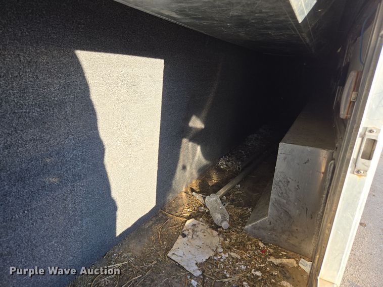 image for item DY6973 2018 Sooner  Universal Trailers horse trailer