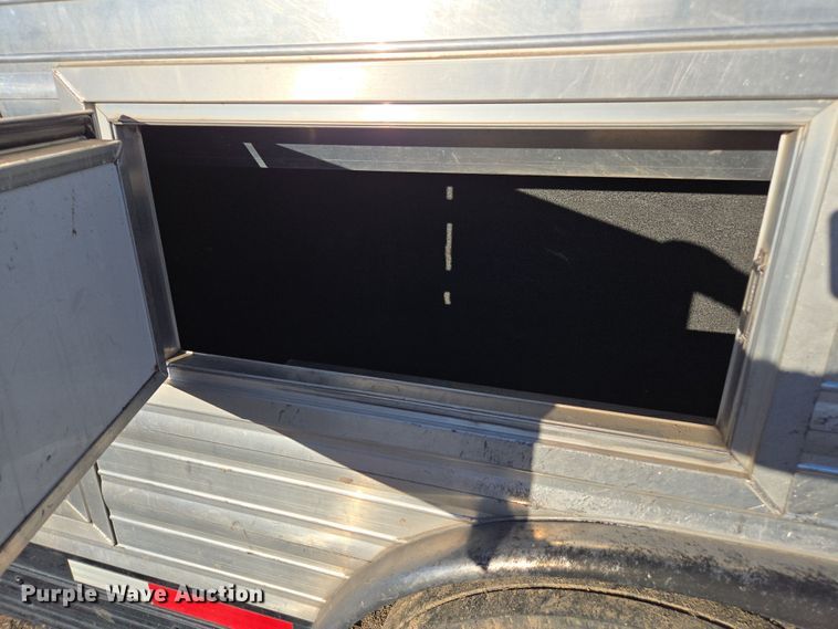 image for item DY6973 2018 Sooner  Universal Trailers horse trailer