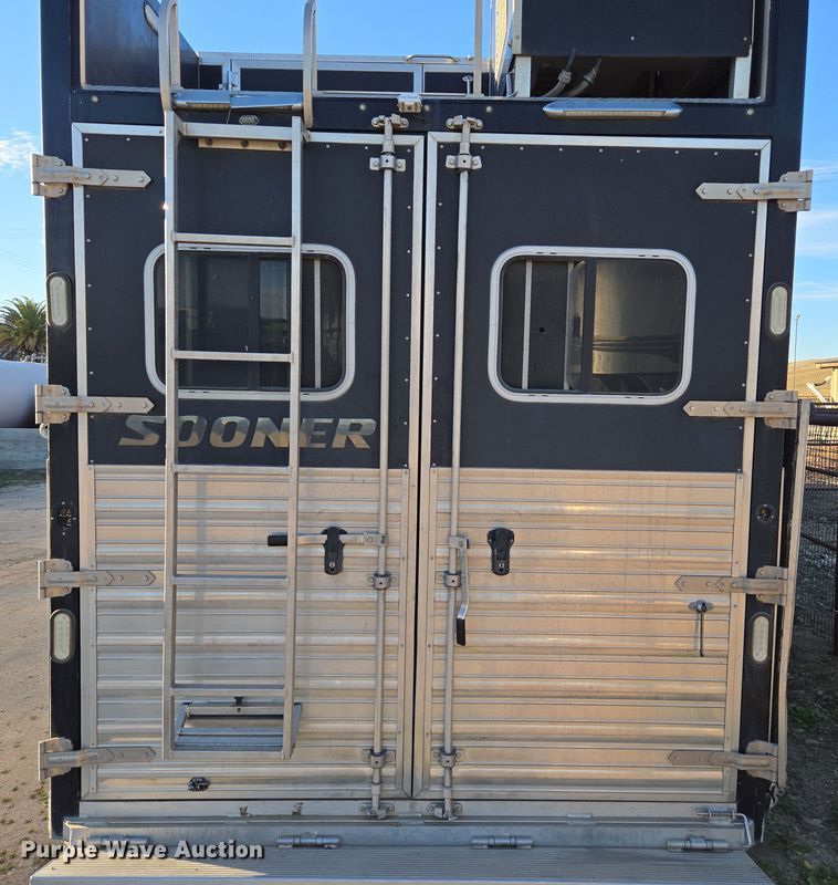 image for item DY6973 2018 Sooner  Universal Trailers horse trailer