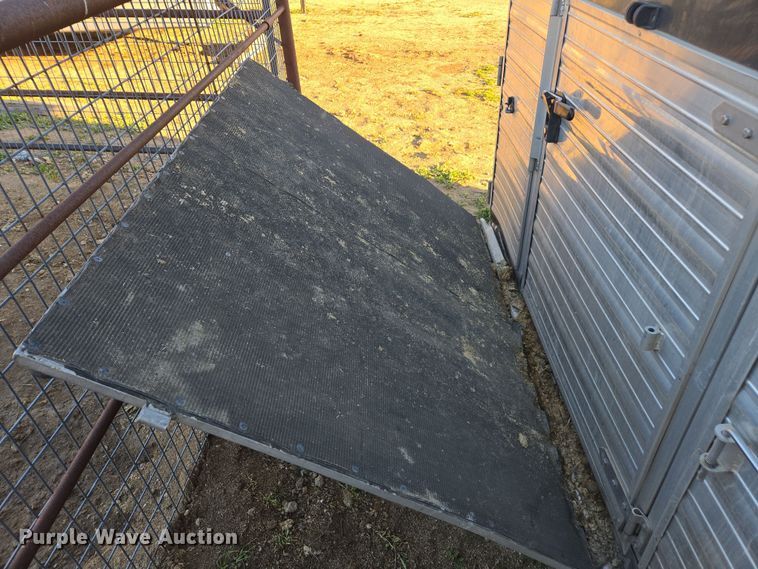 image for item DY6973 2018 Sooner  Universal Trailers horse trailer