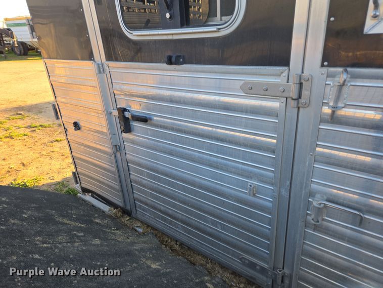 image for item DY6973 2018 Sooner  Universal Trailers horse trailer