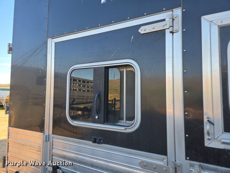 image for item DY6973 2018 Sooner  Universal Trailers horse trailer