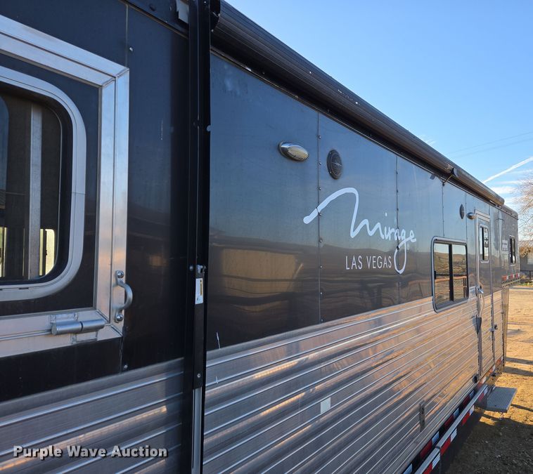 image for item DY6973 2018 Sooner  Universal Trailers horse trailer