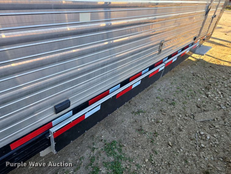 image for item DY6973 2018 Sooner  Universal Trailers horse trailer