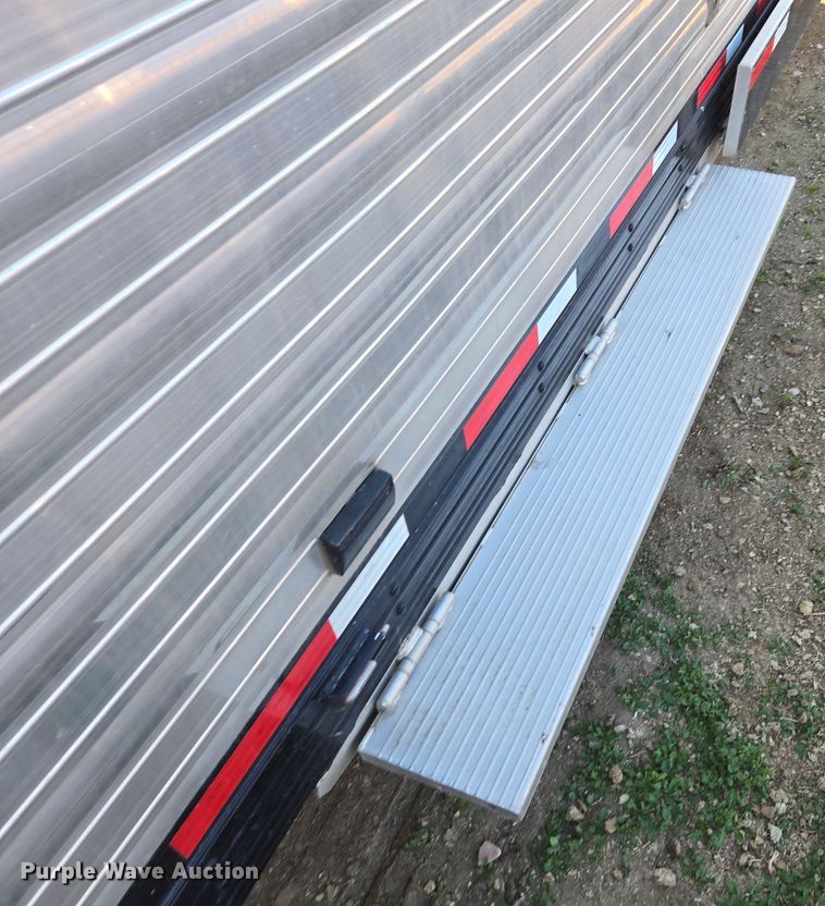 image for item DY6973 2018 Sooner  Universal Trailers horse trailer