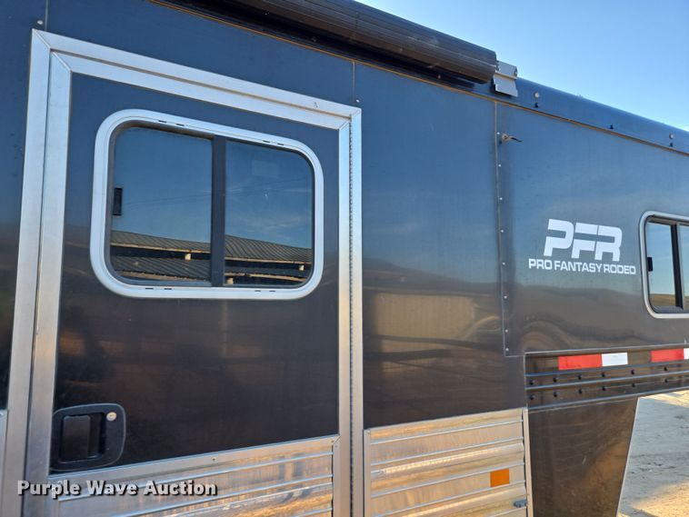 image for item DY6973 2018 Sooner  Universal Trailers horse trailer