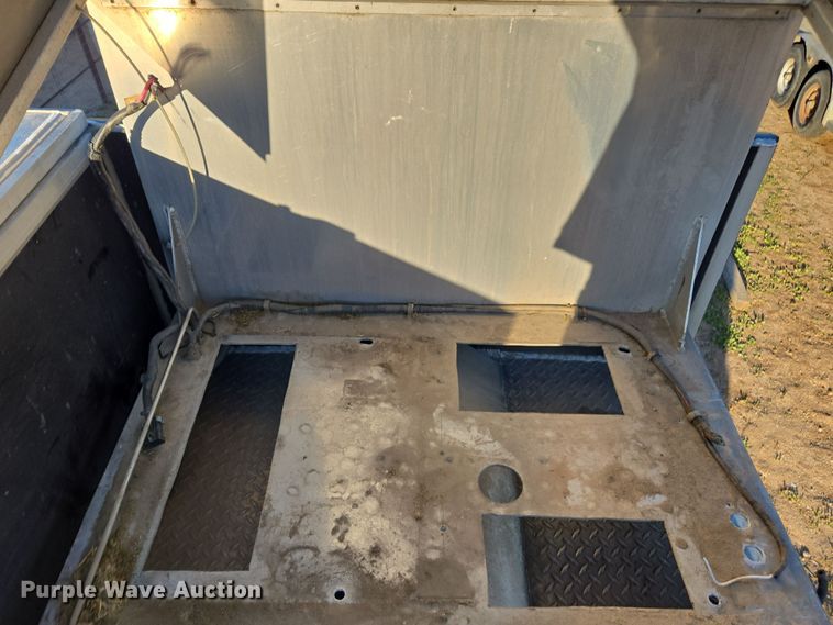 image for item DY6973 2018 Sooner  Universal Trailers horse trailer