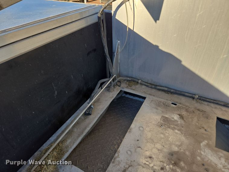 image for item DY6973 2018 Sooner  Universal Trailers horse trailer