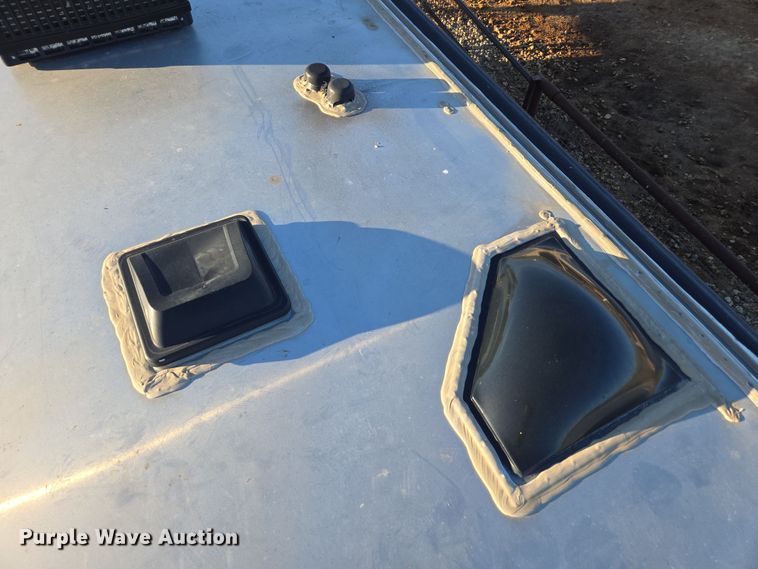 image for item DY6973 2018 Sooner  Universal Trailers horse trailer