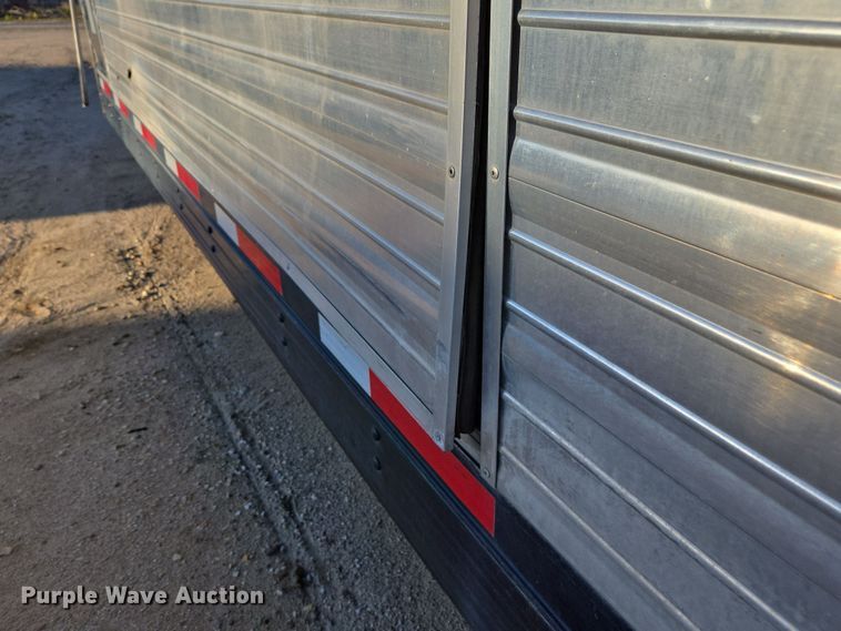 image for item DY6973 2018 Sooner  Universal Trailers horse trailer