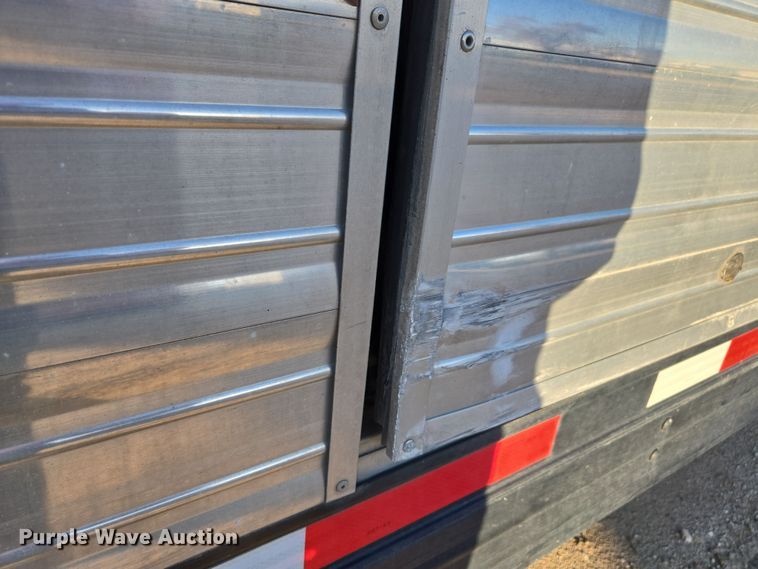 image for item DY6973 2018 Sooner  Universal Trailers horse trailer