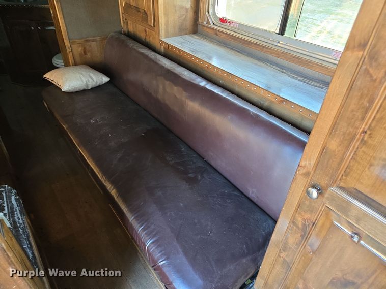 image for item DY6973 2018 Sooner  Universal Trailers horse trailer