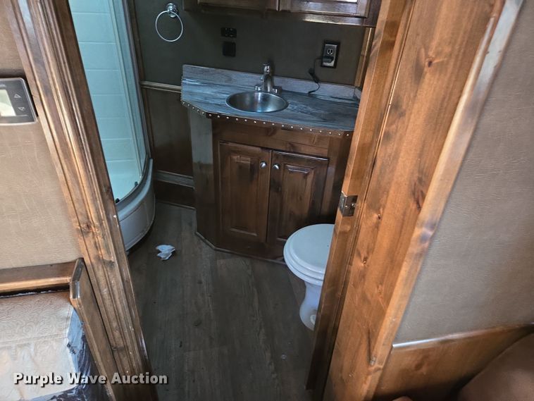 image for item DY6973 2018 Sooner  Universal Trailers horse trailer