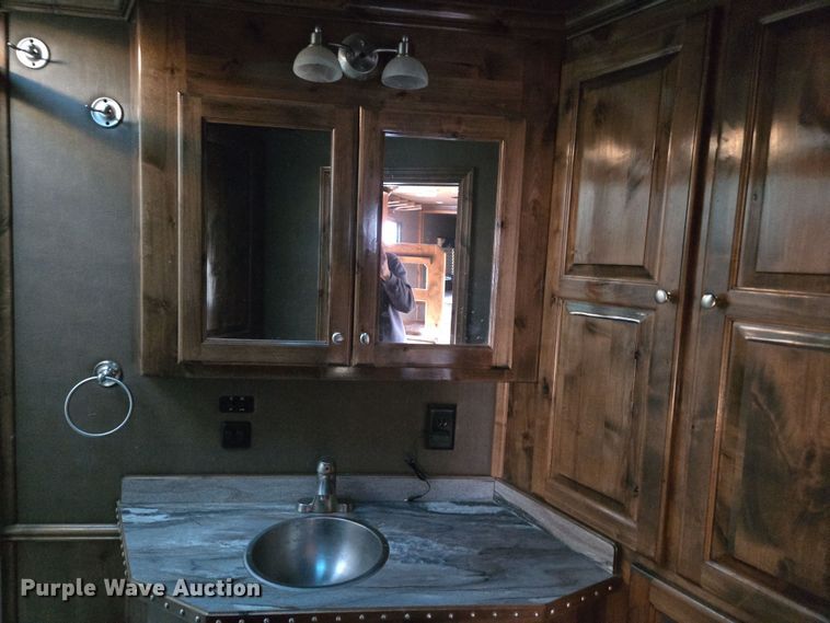 image for item DY6973 2018 Sooner  Universal Trailers horse trailer