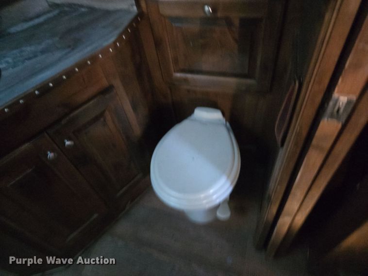 image for item DY6973 2018 Sooner  Universal Trailers horse trailer