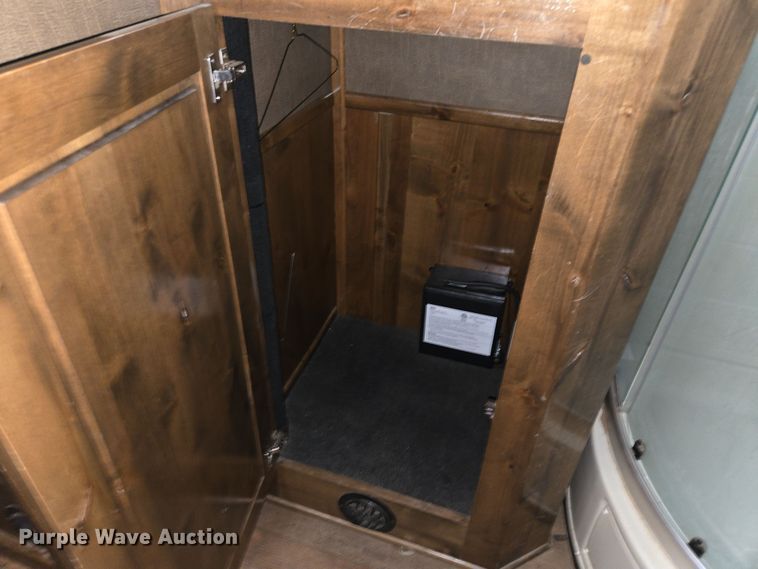 image for item DY6973 2018 Sooner  Universal Trailers horse trailer