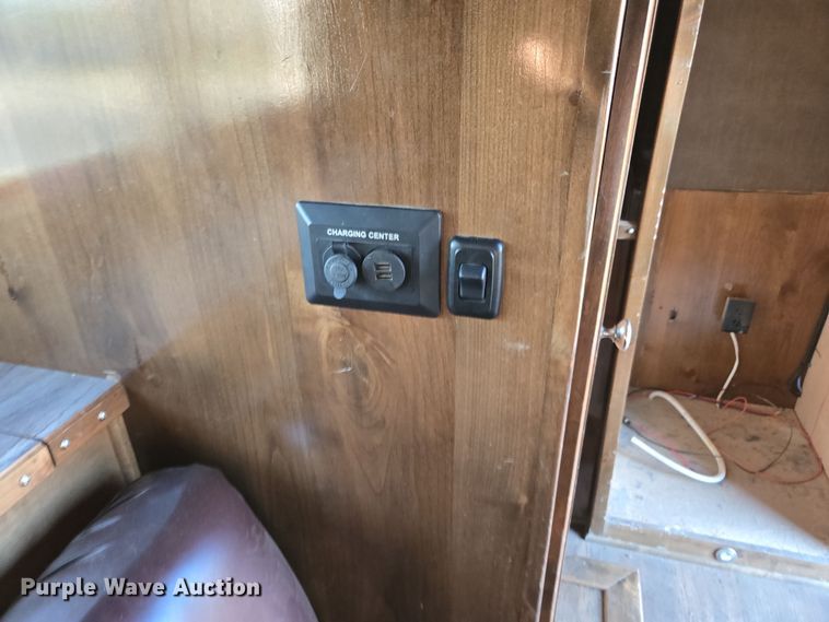 image for item DY6973 2018 Sooner  Universal Trailers horse trailer