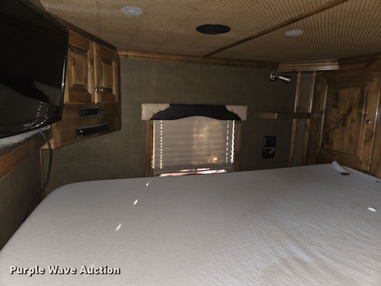 image for item DY6973 2018 Sooner  Universal Trailers horse trailer