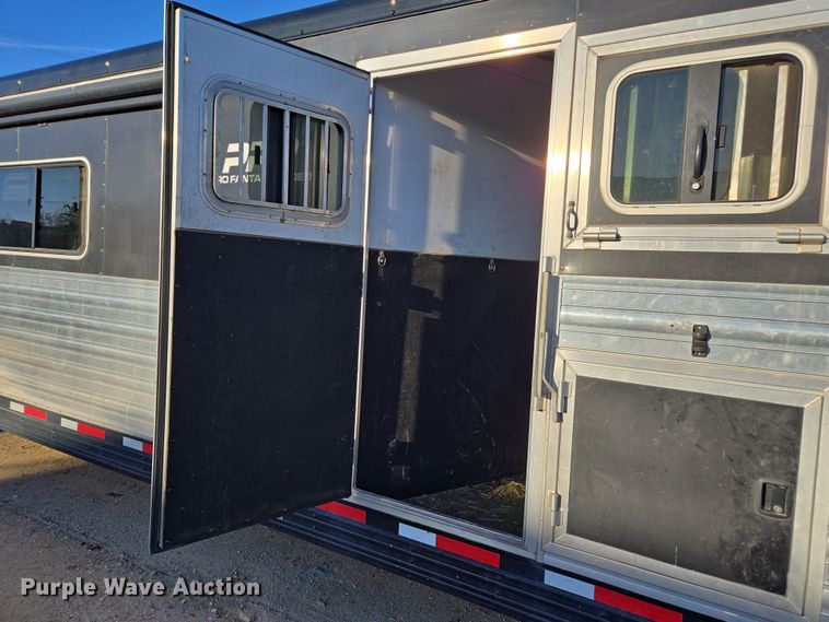 image for item DY6973 2018 Sooner  Universal Trailers horse trailer
