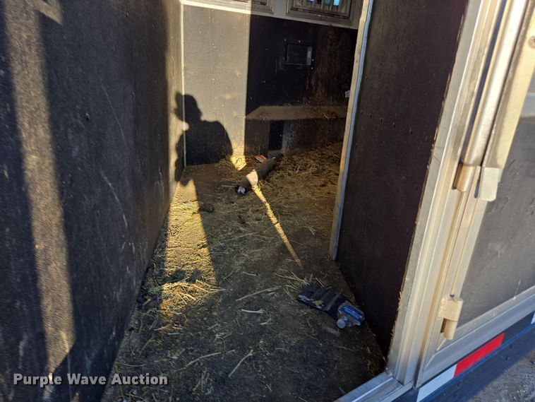 image for item DY6973 2018 Sooner  Universal Trailers horse trailer