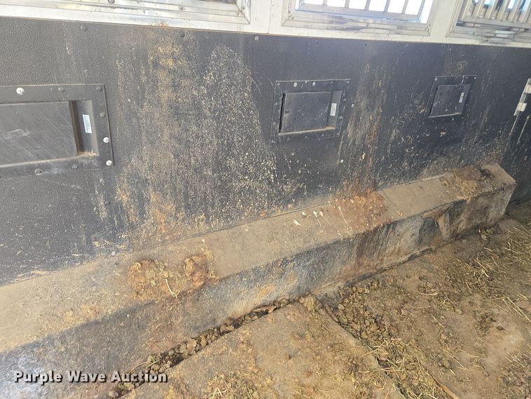 image for item DY6973 2018 Sooner  Universal Trailers horse trailer