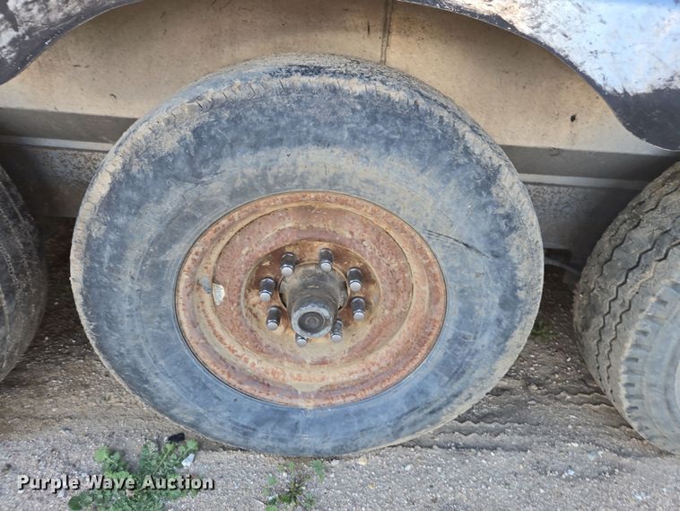 image for item DY6973 2018 Sooner  Universal Trailers horse trailer