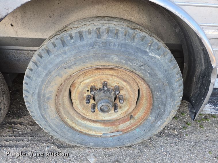 image for item DY6973 2018 Sooner  Universal Trailers horse trailer