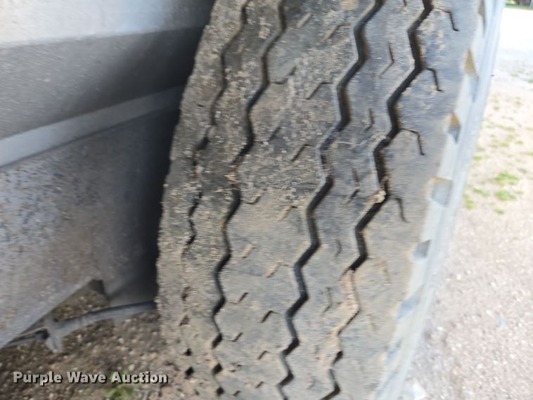 image for item DY6973 2018 Sooner  Universal Trailers horse trailer