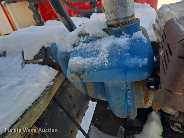 image for item EC3967 1994 International 4900 fertilizer delivery truck