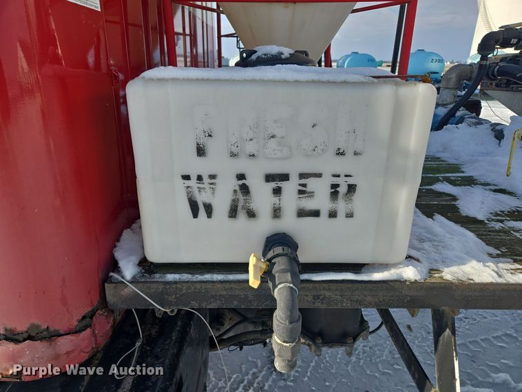 image for item EC3967 1994 International 4900 fertilizer delivery truck