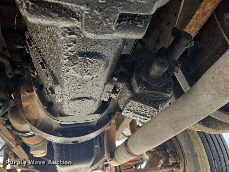 image for item EC3967 1994 International 4900 fertilizer delivery truck