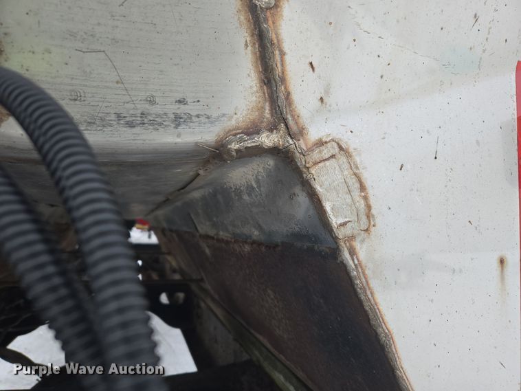 image for item EC3967 1994 International 4900 fertilizer delivery truck