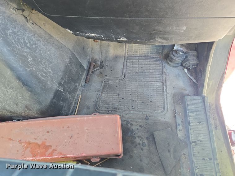 image for item EC3967 1994 International 4900 fertilizer delivery truck