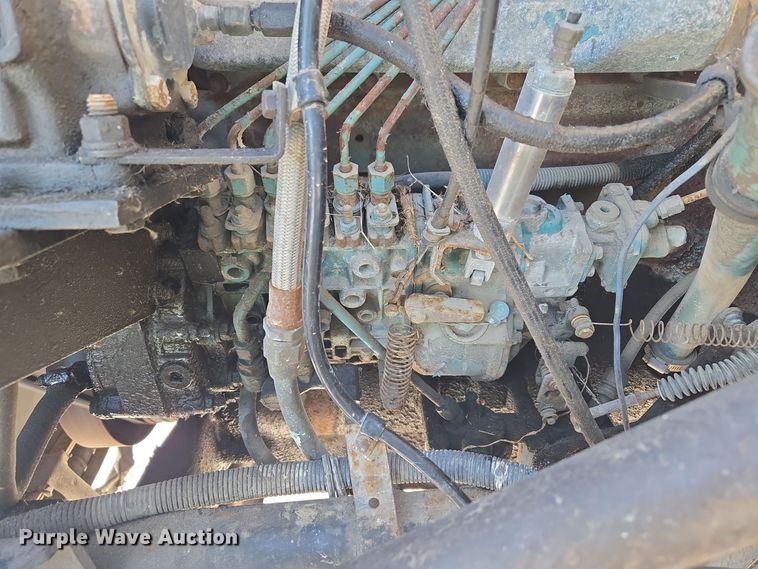 image for item EC3967 1994 International 4900 fertilizer delivery truck