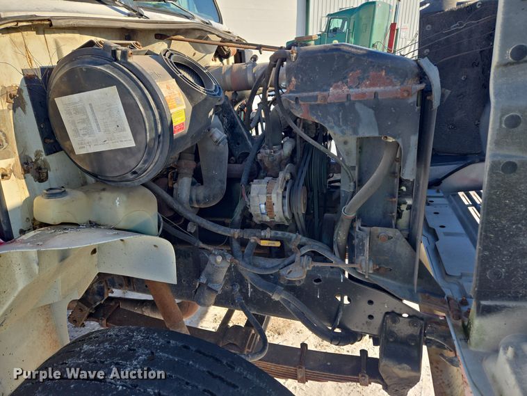 image for item EC3967 1994 International 4900 fertilizer delivery truck