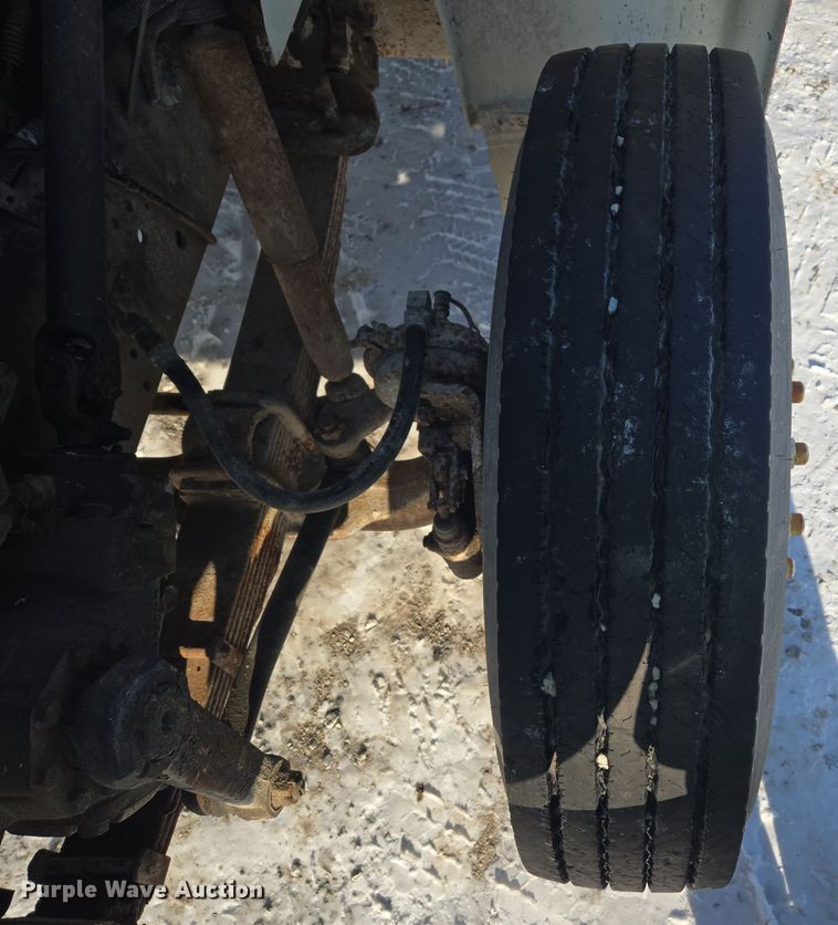 image for item EC3967 1994 International 4900 fertilizer delivery truck