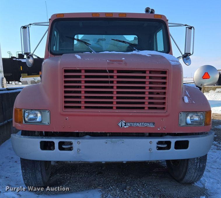 image for item EC3968 2000 International 4900 tank truck